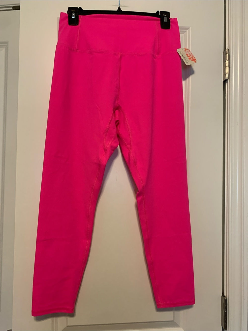 Free People Movement Hot Pink Leggings, Sz L
NWT
